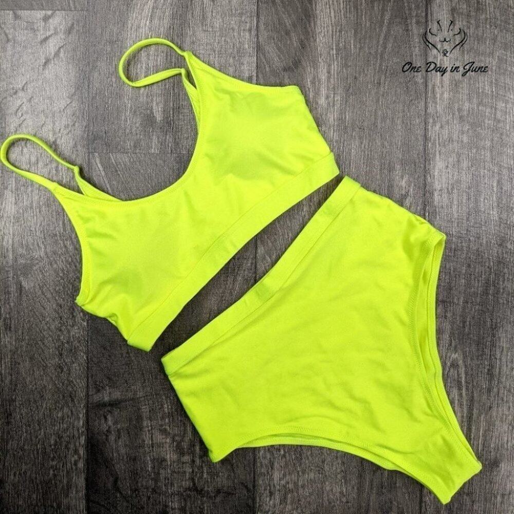 Amzbrly Window Back Bikini Size L